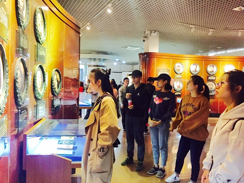 明日控股第六黨支部赴江西上饒開展紅色之旅學(xué)習(xí)活動