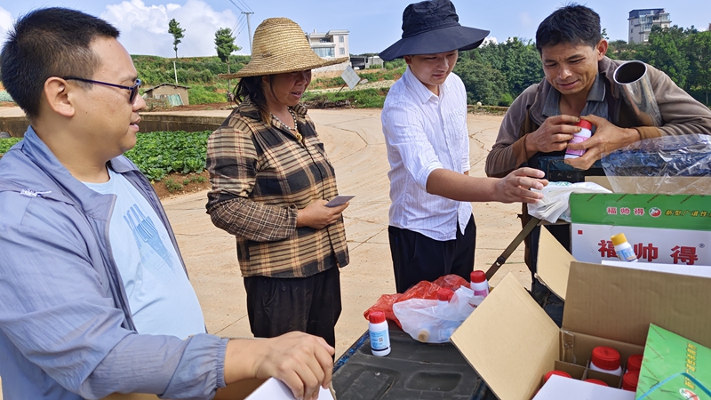 石原金牛為云南種植戶送技術(shù)、送優(yōu)惠