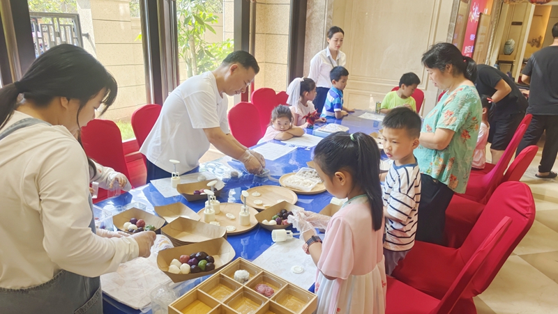 華都股份各房產項目開展“雙節(jié)”系列暖場活動